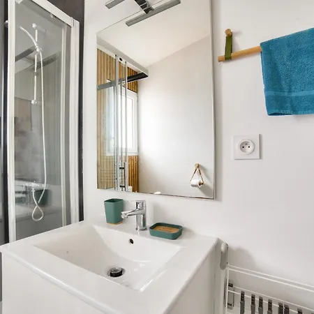 180m De La Plage, Quartier Anime 2 Personnes *