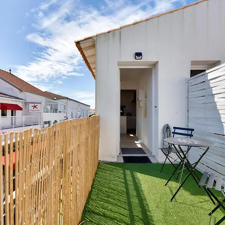 180m De La Plage, Quartier Anime 2 Personnes *