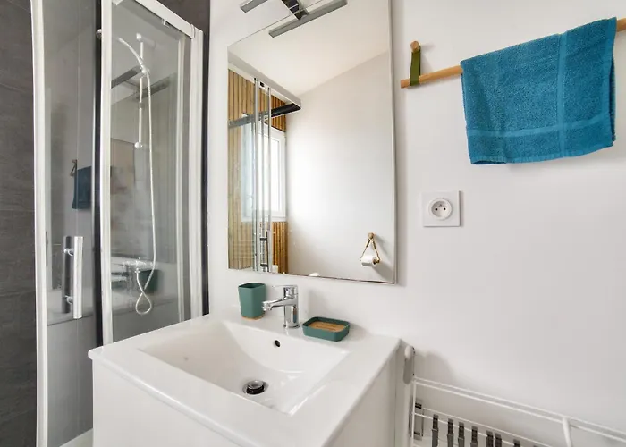 180m De La Plage, Quartier Animé 2 Personnes *