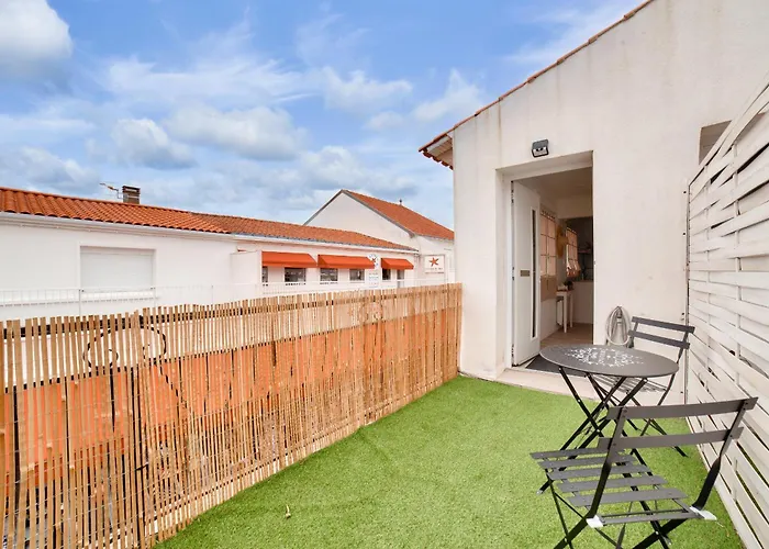 180m De La Plage, Quartier Animé 2 Personnes Appartement *