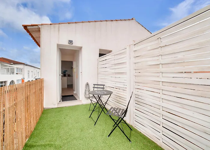 Appartement 180m De La Plage, Quartier Animé 2 Personnes