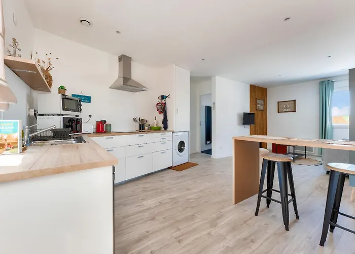 Appartement 180m De La Plage, Quartier Animé 2 Personnes *