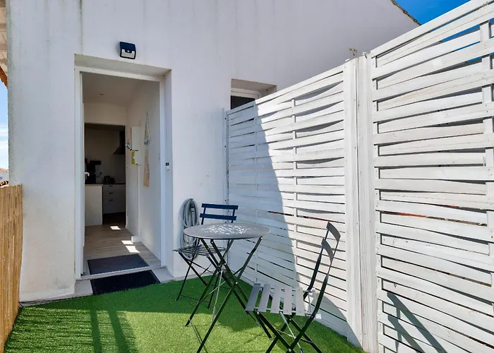 Appartement 180m De La Plage, Quartier Animé 2 Personnes